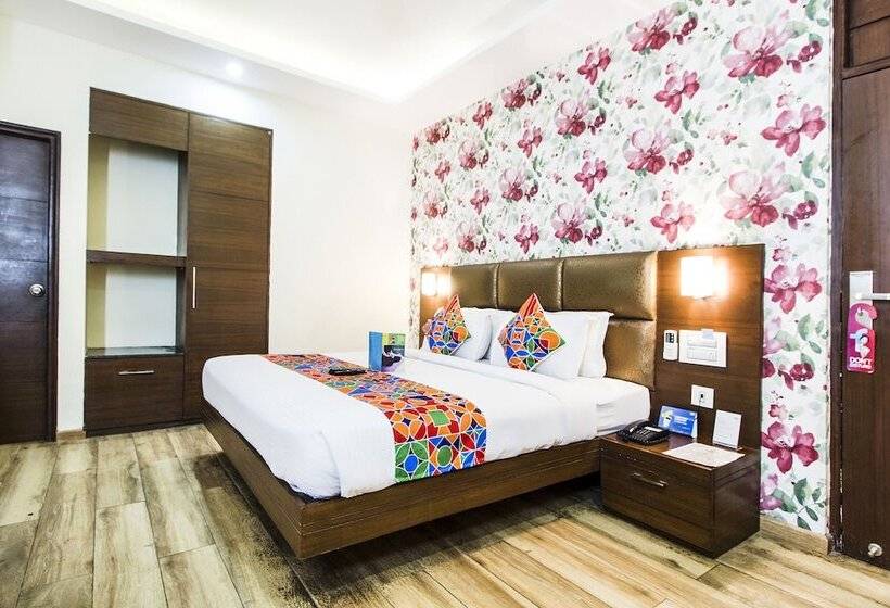 בית מלון כפרי Fab Prime Royal Plaza