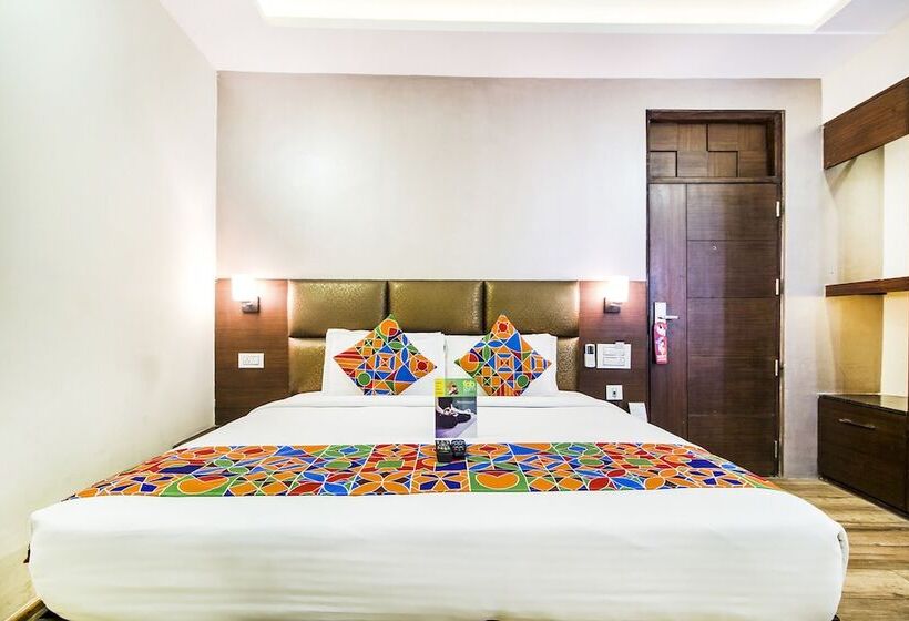 בית מלון כפרי Fab Prime Royal Plaza