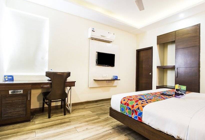 בית מלון כפרי Fab Prime Royal Plaza