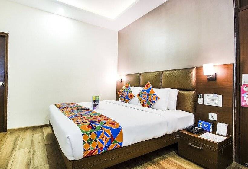 בית מלון כפרי Fab Prime Royal Plaza