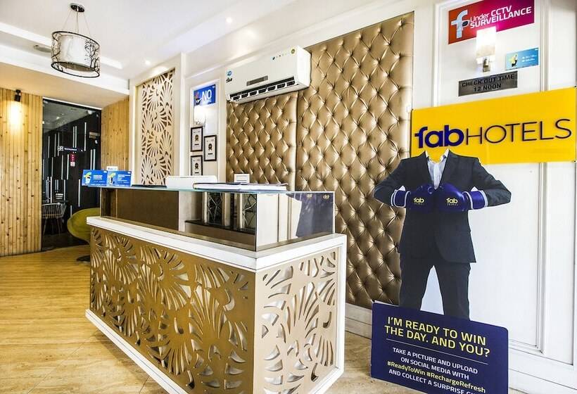 בית מלון כפרי Fab Prime Royal Plaza