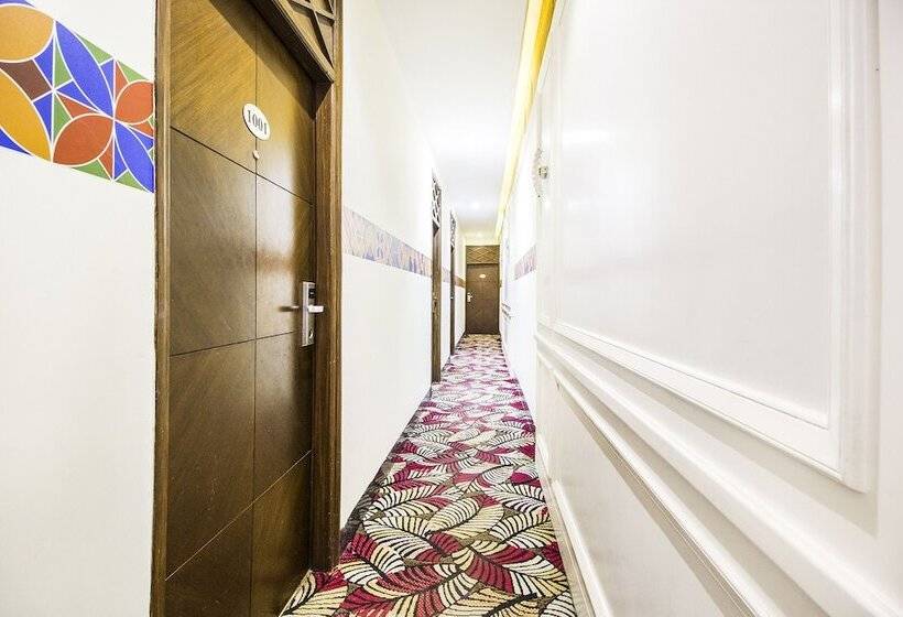 בית מלון כפרי Fab Prime Royal Plaza