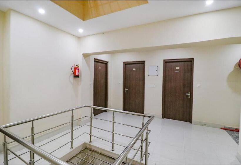 בית מלון כפרי Fabexpress Kartikey Inn