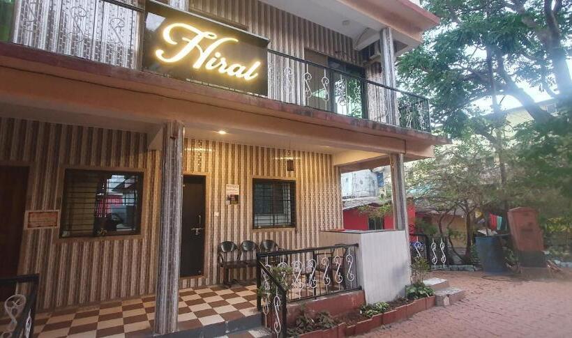 בית מלון כפרי Hiral Residency