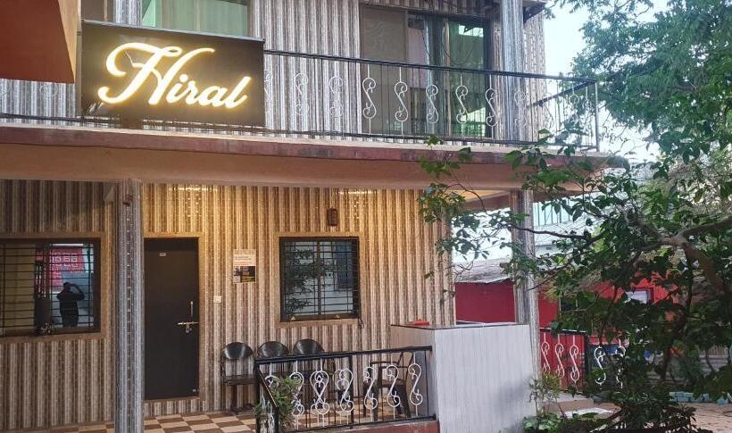 בית מלון כפרי Hiral Residency