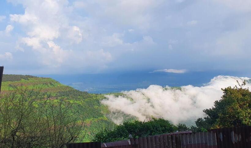 בית מלון כפרי Hiral Residency