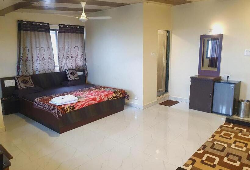 בית מלון כפרי Hiral Residency