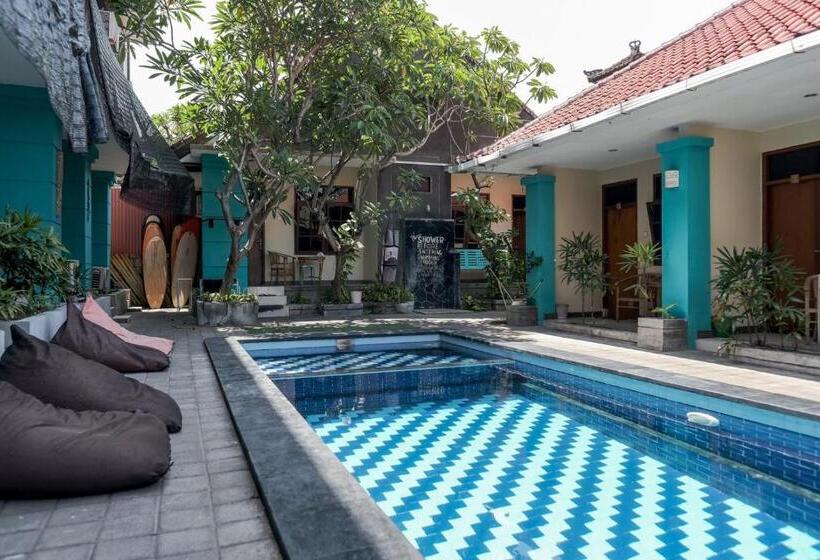 호텔 Koolkost Near Beachwalk Shopping Center