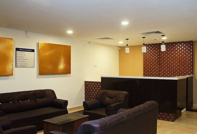 فندق Malayalee Club