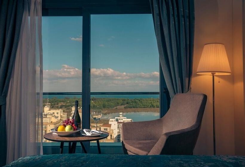 Отель Novel Centre Point