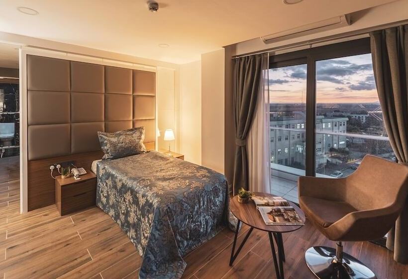 Отель Novel Centre Point