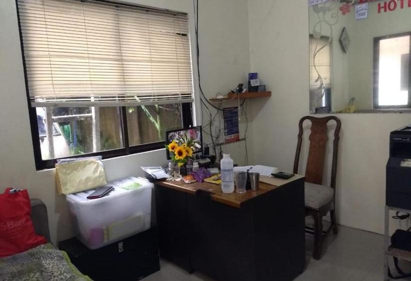 فندق Oyo 812 Laura S