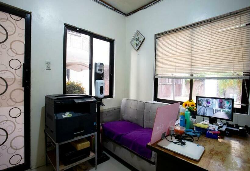 فندق Oyo 812 Laura S