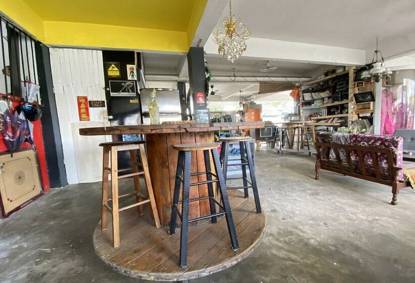 酒店 Oyo 90295 Beacon Homestay Kuching