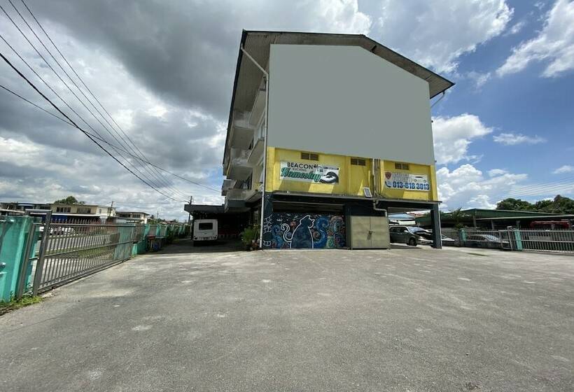酒店 Oyo 90295 Beacon Homestay Kuching