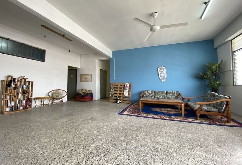 酒店 Oyo 90295 Beacon Homestay Kuching