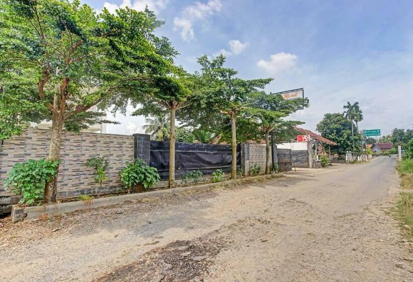 בית מלון כפרי Oyo 90585 Saka Ganta Guest House