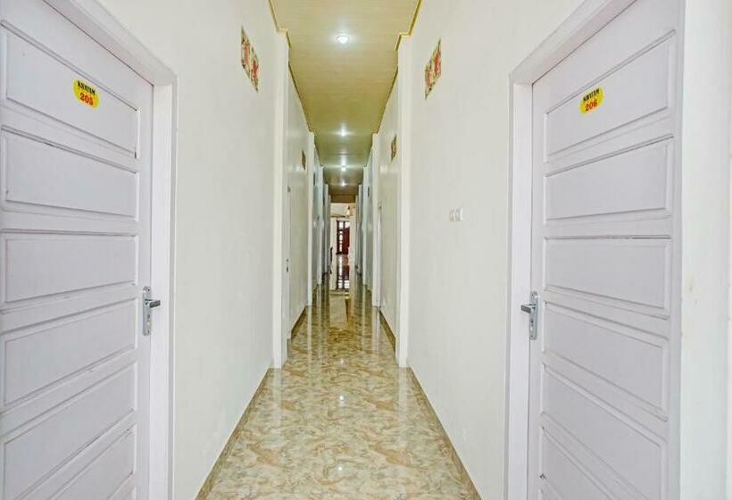 בית מלון כפרי Oyo 90585 Saka Ganta Guest House