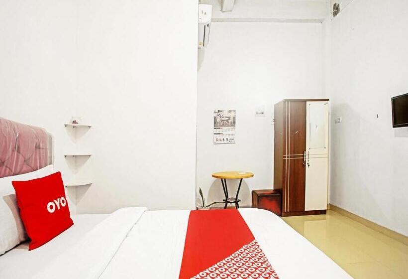 בית מלון כפרי Oyo 90587 Domen Homestay Syariah