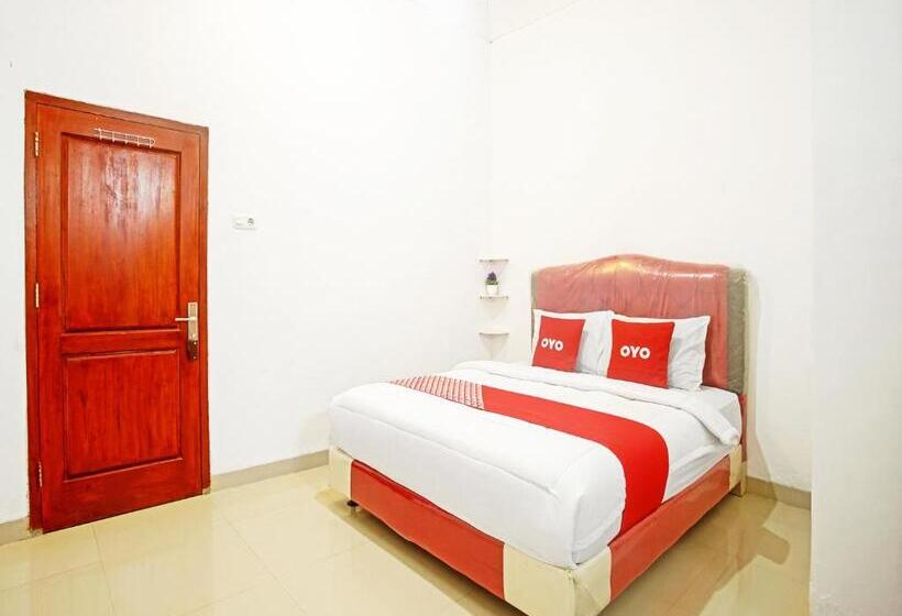 בית מלון כפרי Oyo 90587 Domen Homestay Syariah