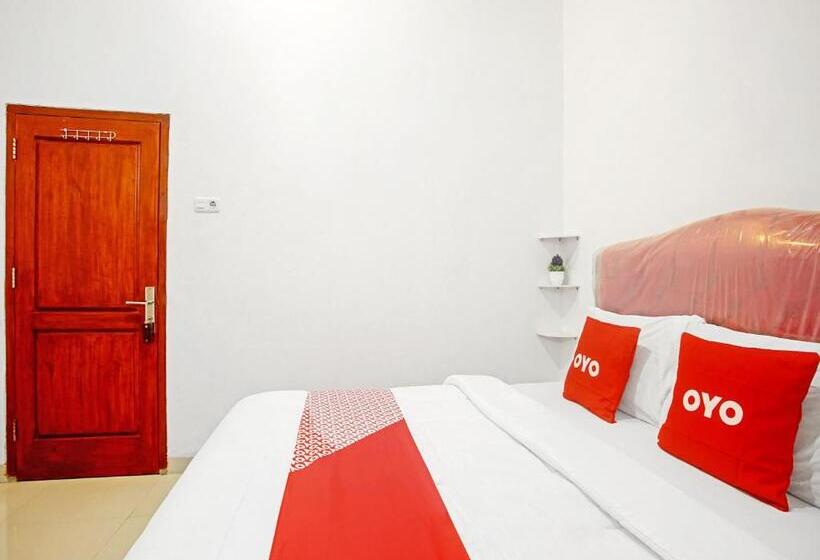 בית מלון כפרי Oyo 90587 Domen Homestay Syariah