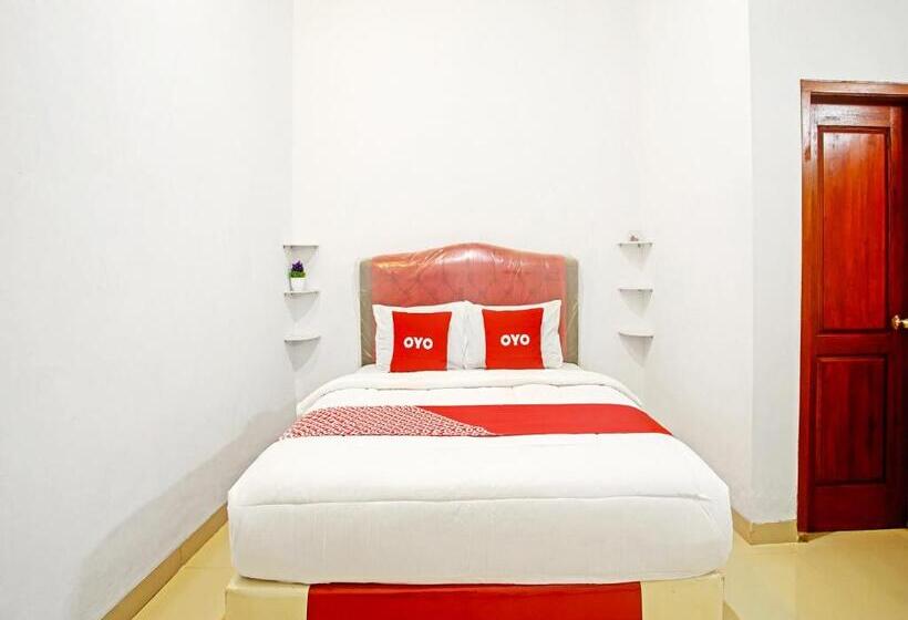 בית מלון כפרי Oyo 90587 Domen Homestay Syariah