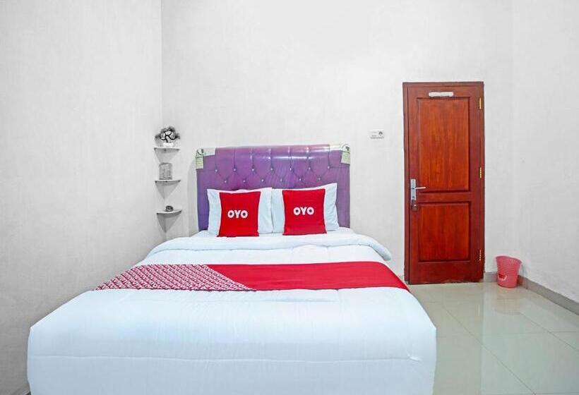 בית מלון כפרי Oyo 90587 Domen Homestay Syariah