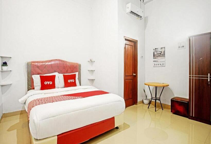 בית מלון כפרי Oyo 90587 Domen Homestay Syariah