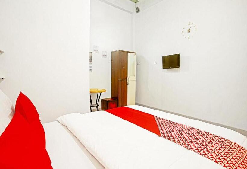 בית מלון כפרי Oyo 90587 Domen Homestay Syariah