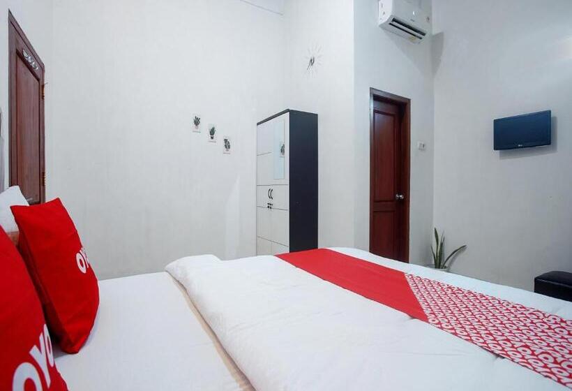 בית מלון כפרי Oyo 90587 Domen Homestay Syariah