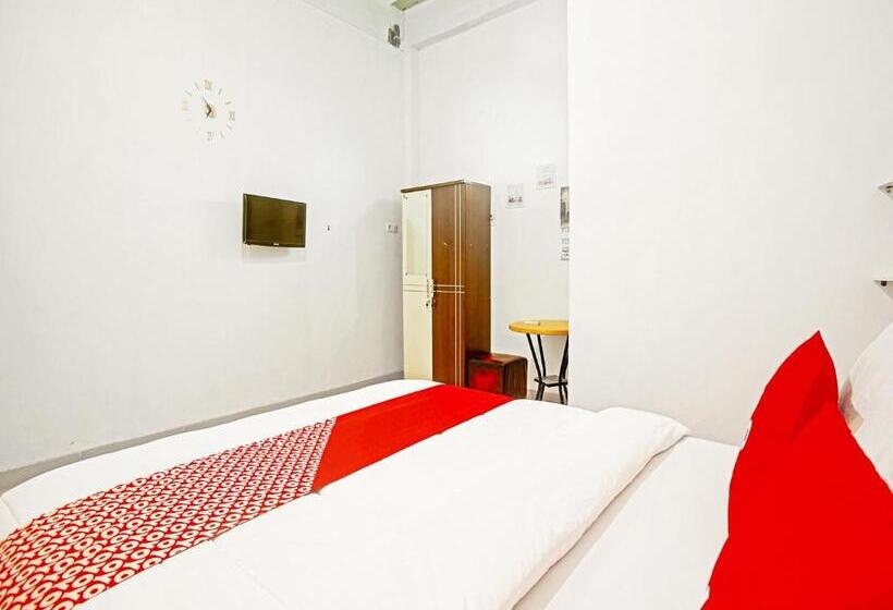 בית מלון כפרי Oyo 90587 Domen Homestay Syariah