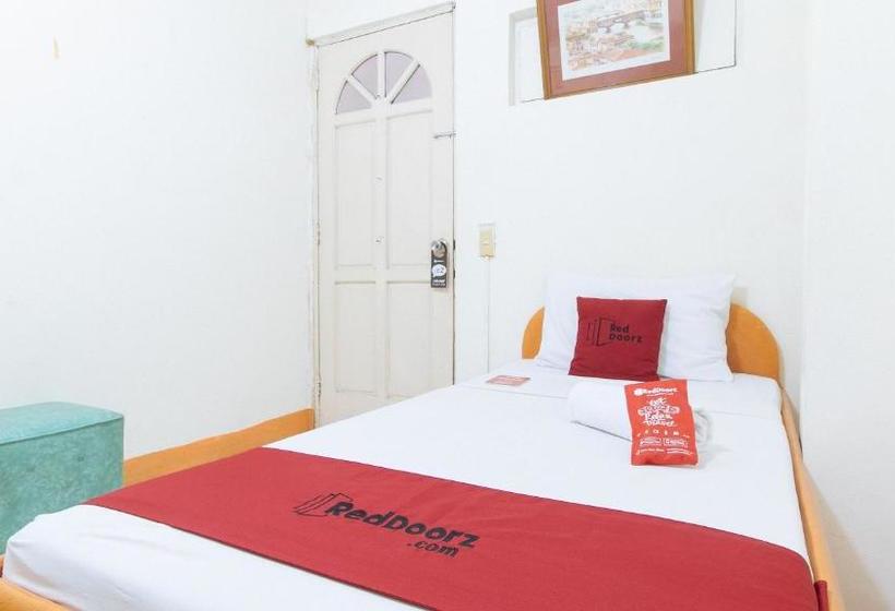 هتل Reddoorz Hostel @ St. Paul Village Lapulapu