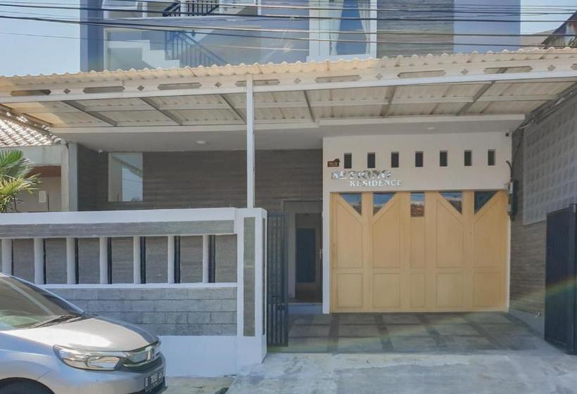 호텔 Reddoorz Near Istana Plaza 3