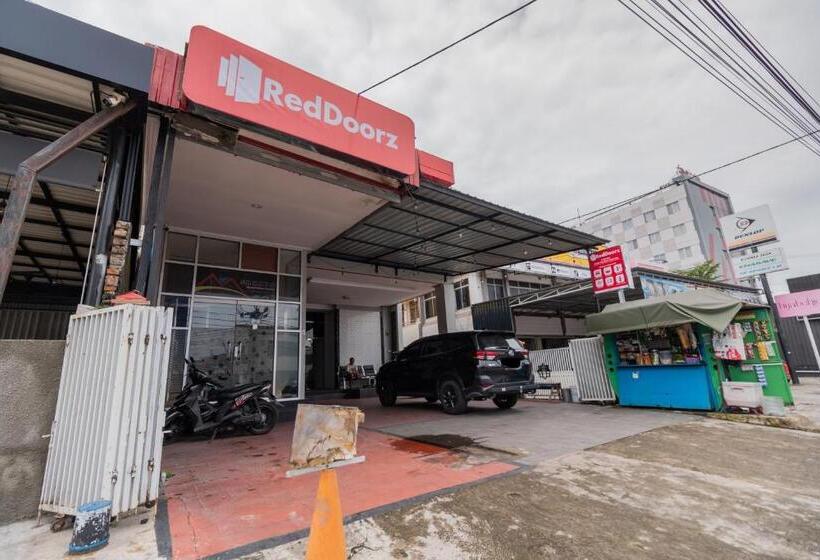 Hotel Reddoorz Syariah Near Rs Mata Padang