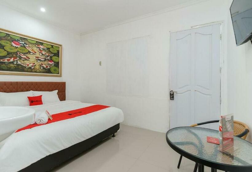 Отель Reddoorz Syariah Near Universitas Borobudur