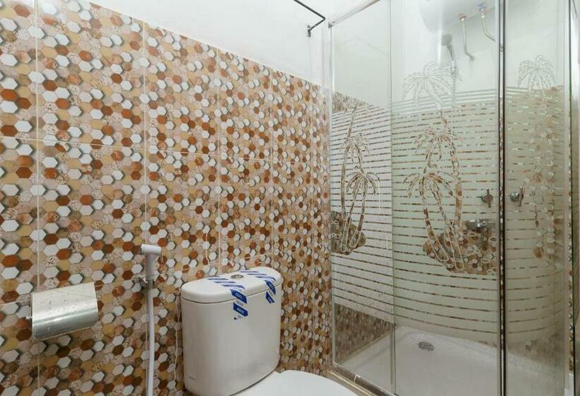 ホテル Reddoorz Syariah Near Universitas Borobudur