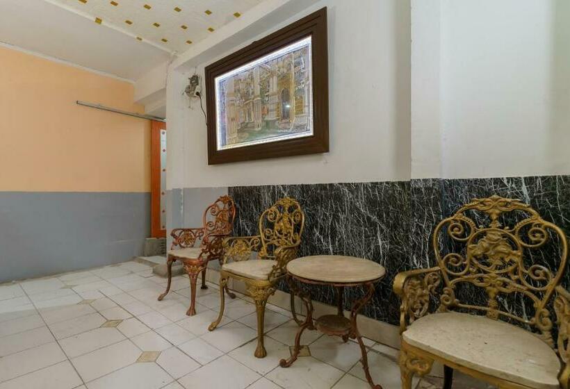 Отель Reddoorz Syariah Near Universitas Borobudur