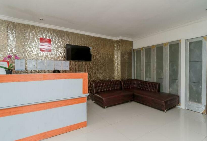 Отель Reddoorz Syariah Near Universitas Borobudur