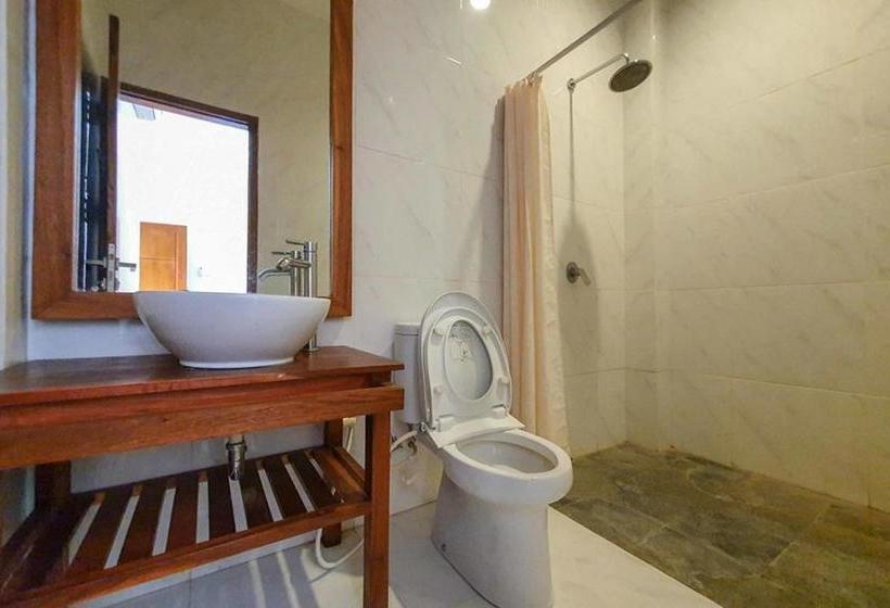 호텔 Rumah Eyang Tardjo Syariah Mitra Reddoorz