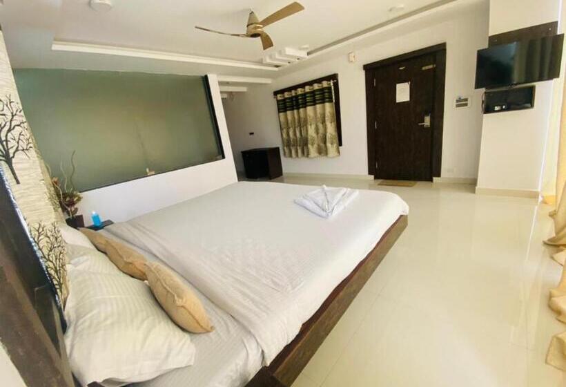 בית מלון כפרי Staymaker Lake Residency