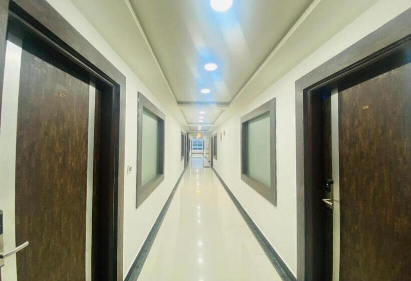 בית מלון כפרי Staymaker Lake Residency