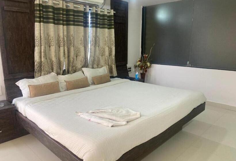 בית מלון כפרי Staymaker Lake Residency