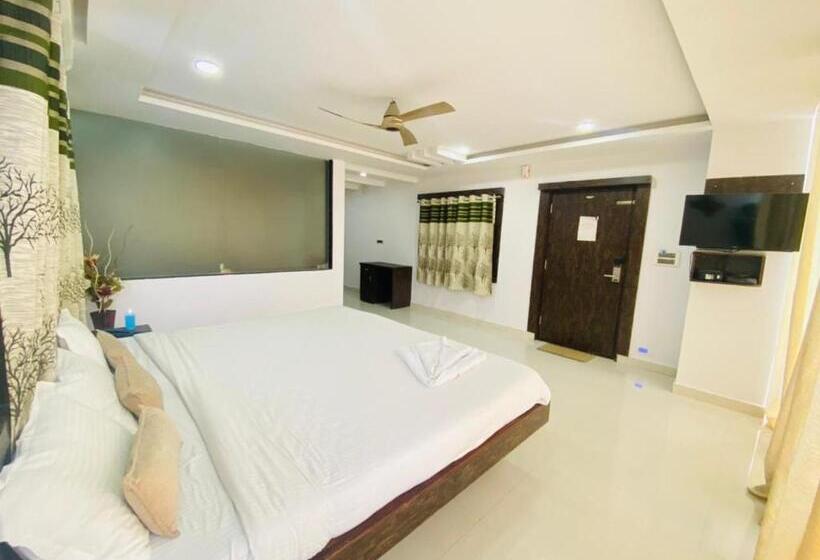 בית מלון כפרי Staymaker Lake Residency