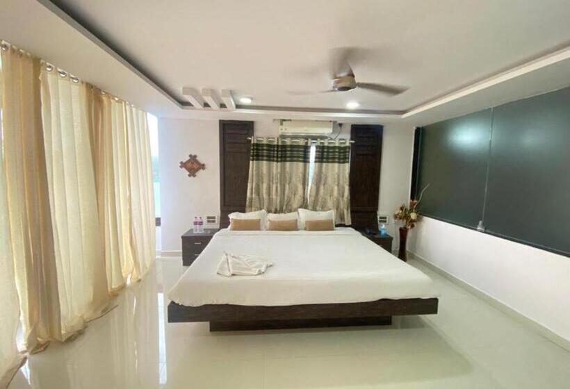 בית מלון כפרי Staymaker Lake Residency