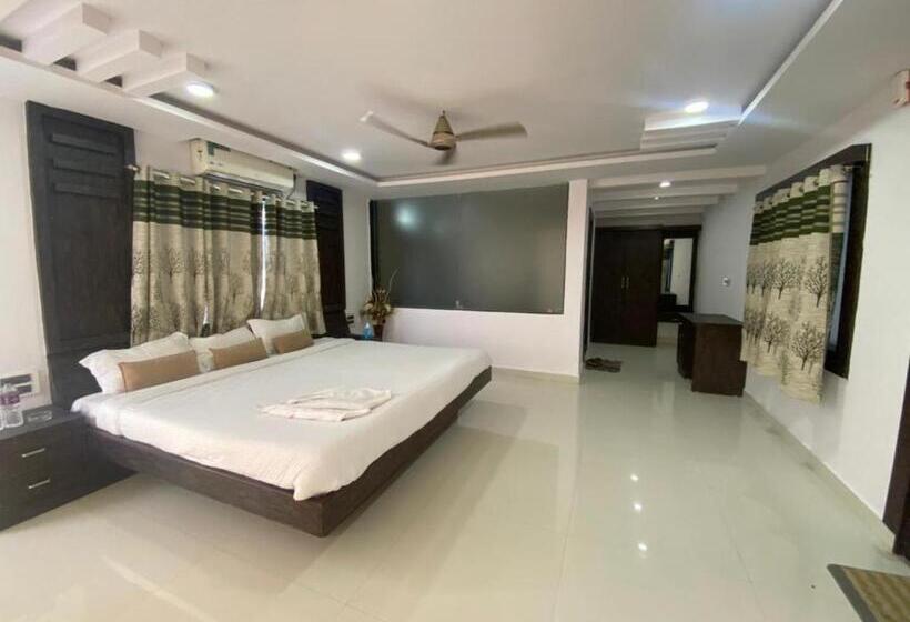 בית מלון כפרי Staymaker Lake Residency