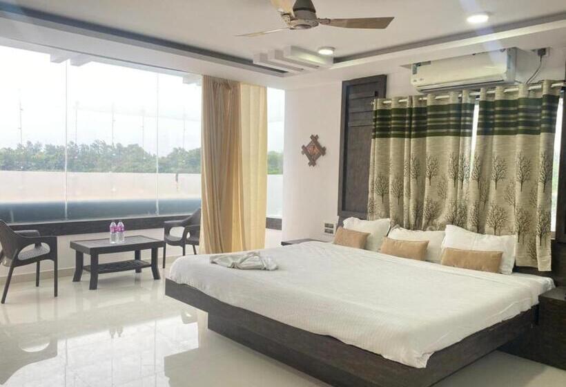 בית מלון כפרי Staymaker Lake Residency