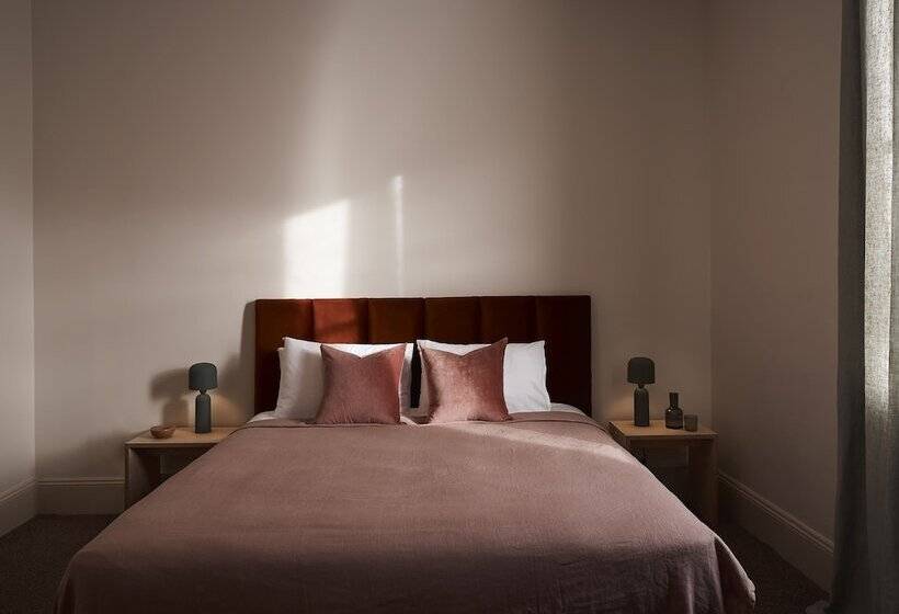 בית מלון כפרי The Rooms Milton