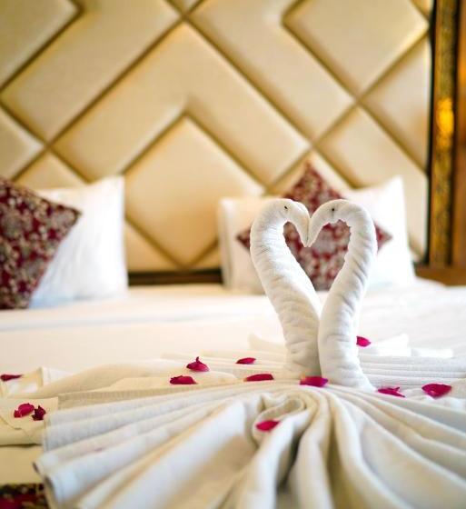 Town Palace Best Business Hotel In Bijapur