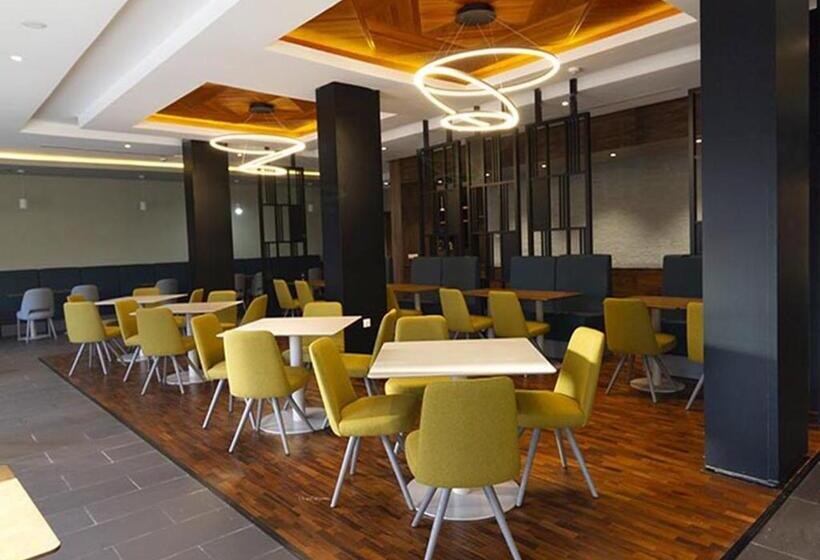 هتل Zephyr Ifrane