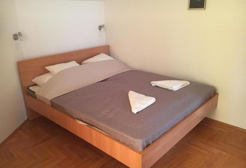 פנסיון Center Apartmanház